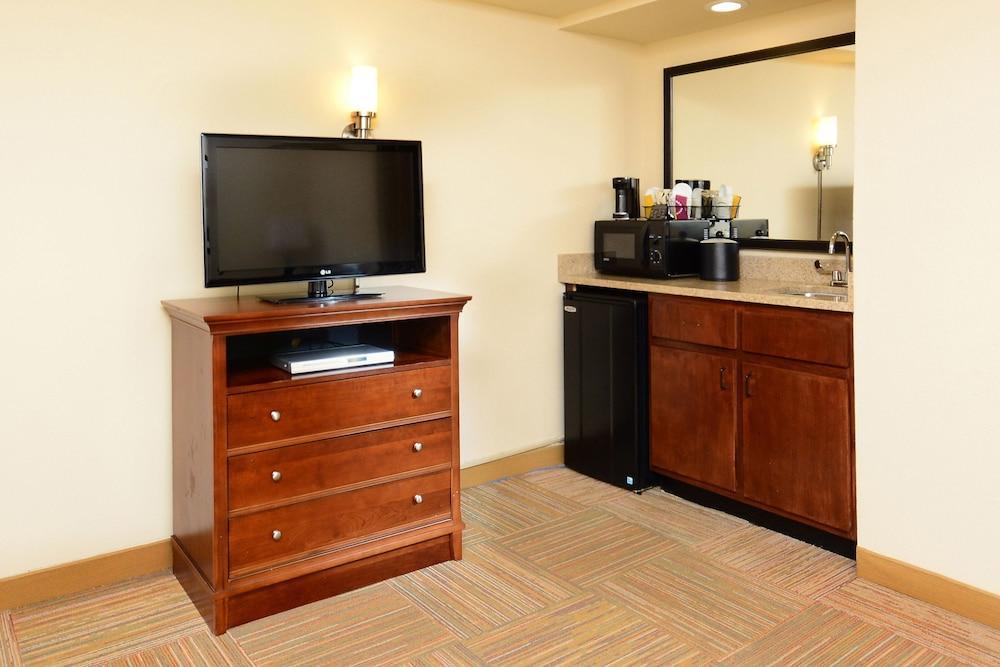 Hampton Inn Raleigh Capital Blvd North Экстерьер фото