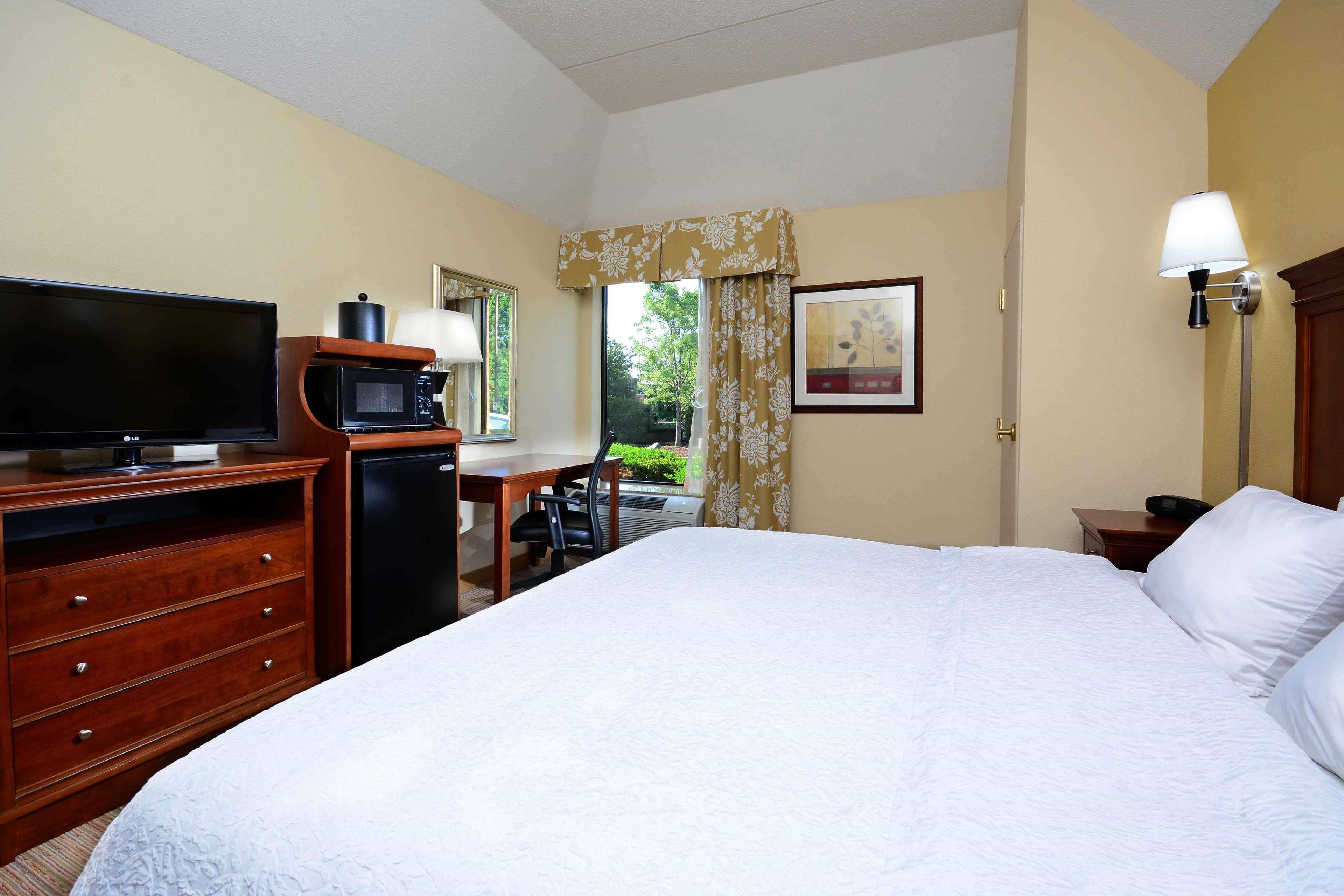 Hampton Inn Raleigh Capital Blvd North Экстерьер фото