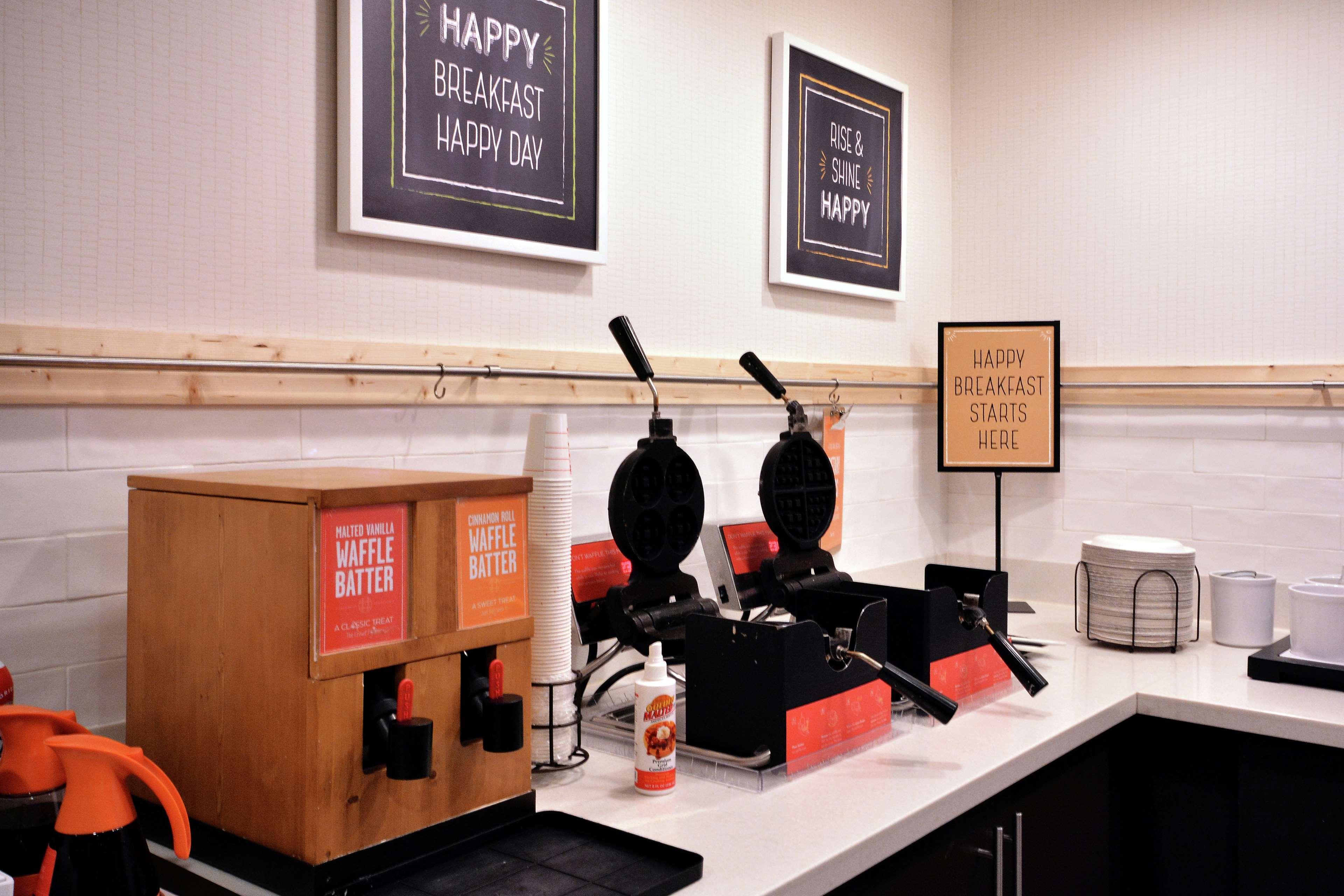 Hampton Inn Raleigh Capital Blvd North Экстерьер фото