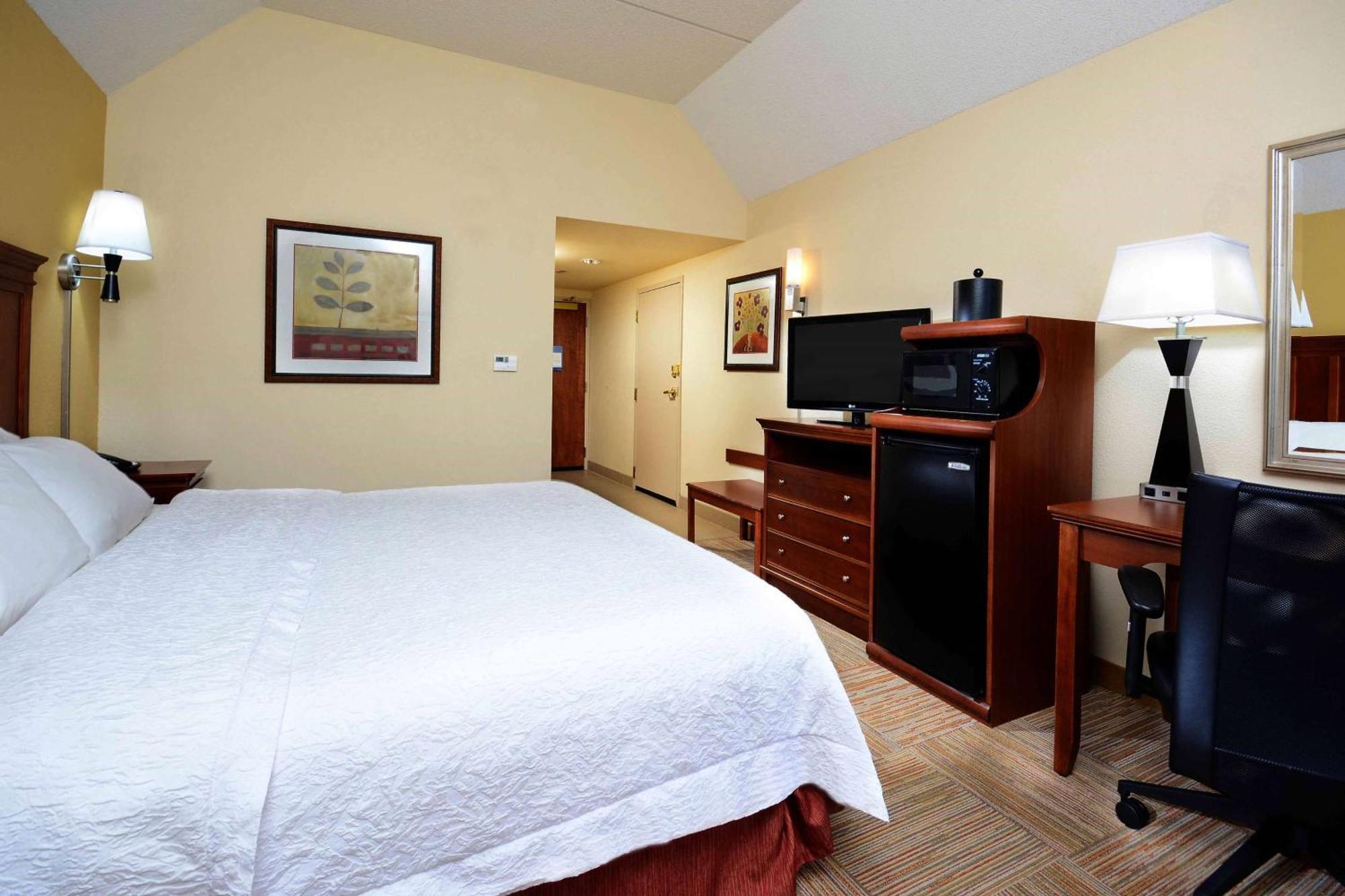 Hampton Inn Raleigh Capital Blvd North Экстерьер фото