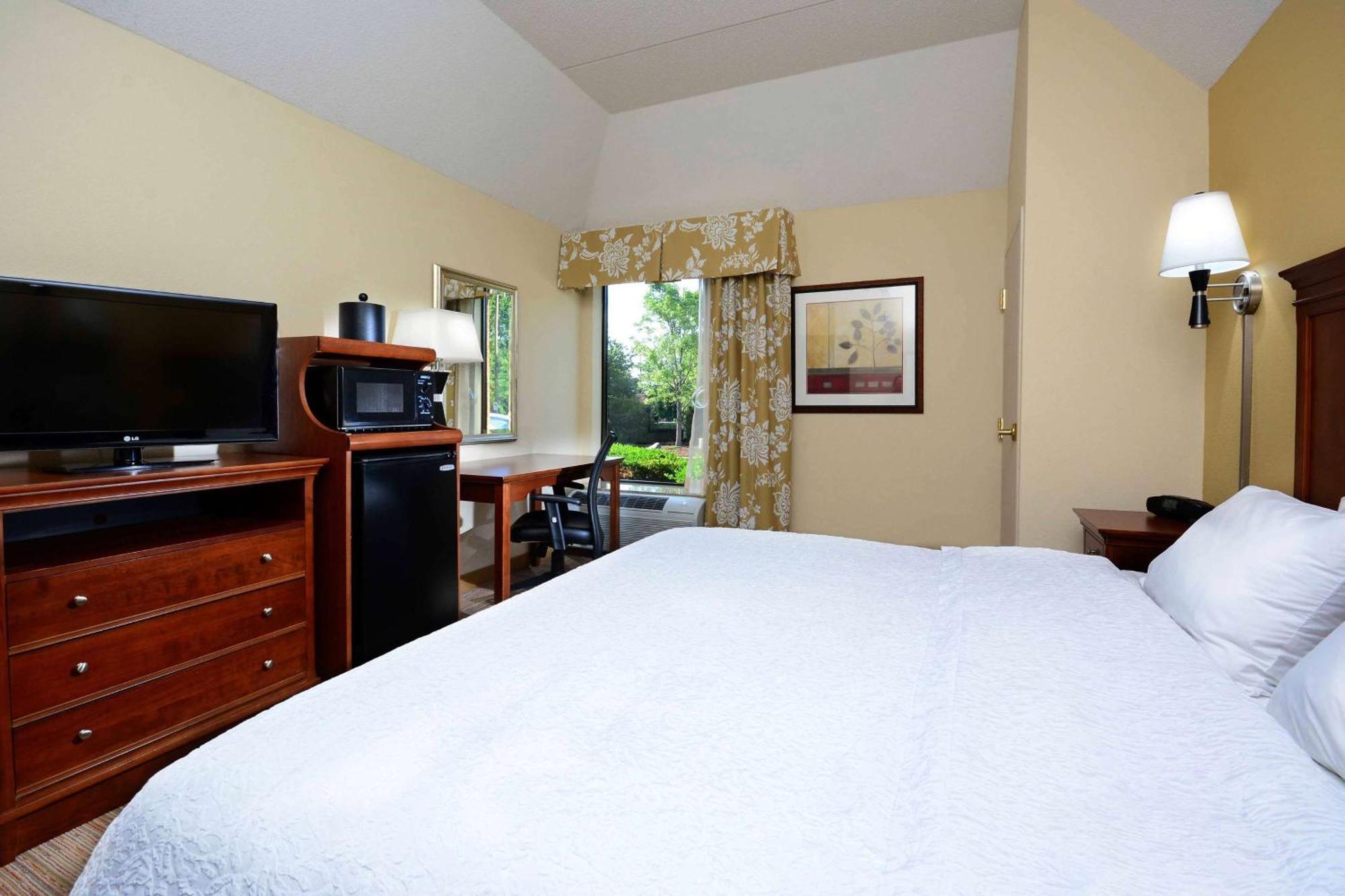 Hampton Inn Raleigh Capital Blvd North Экстерьер фото