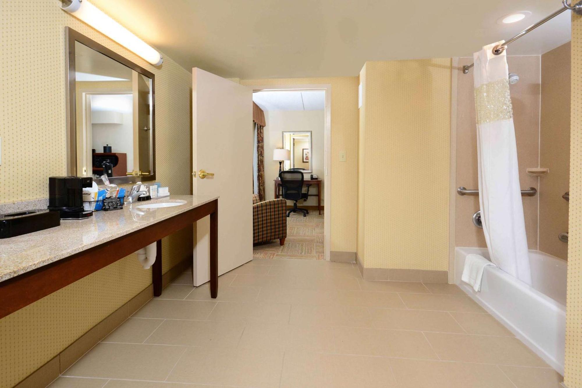 Hampton Inn Raleigh Capital Blvd North Экстерьер фото
