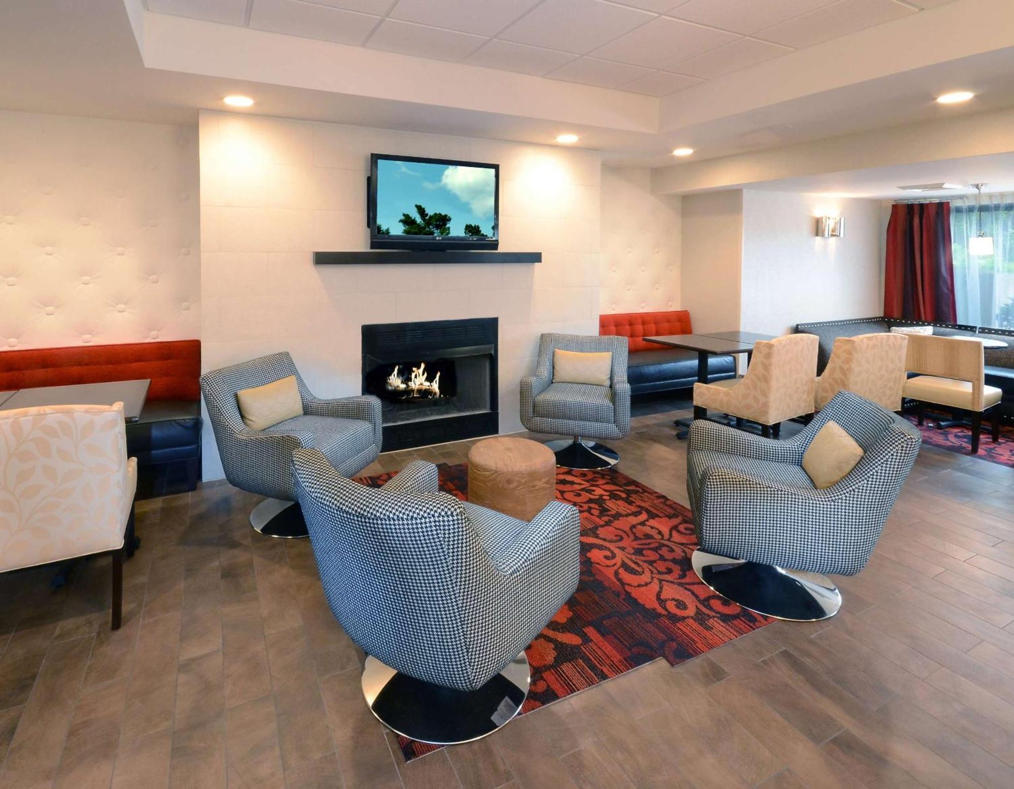 Hampton Inn Raleigh Capital Blvd North Экстерьер фото