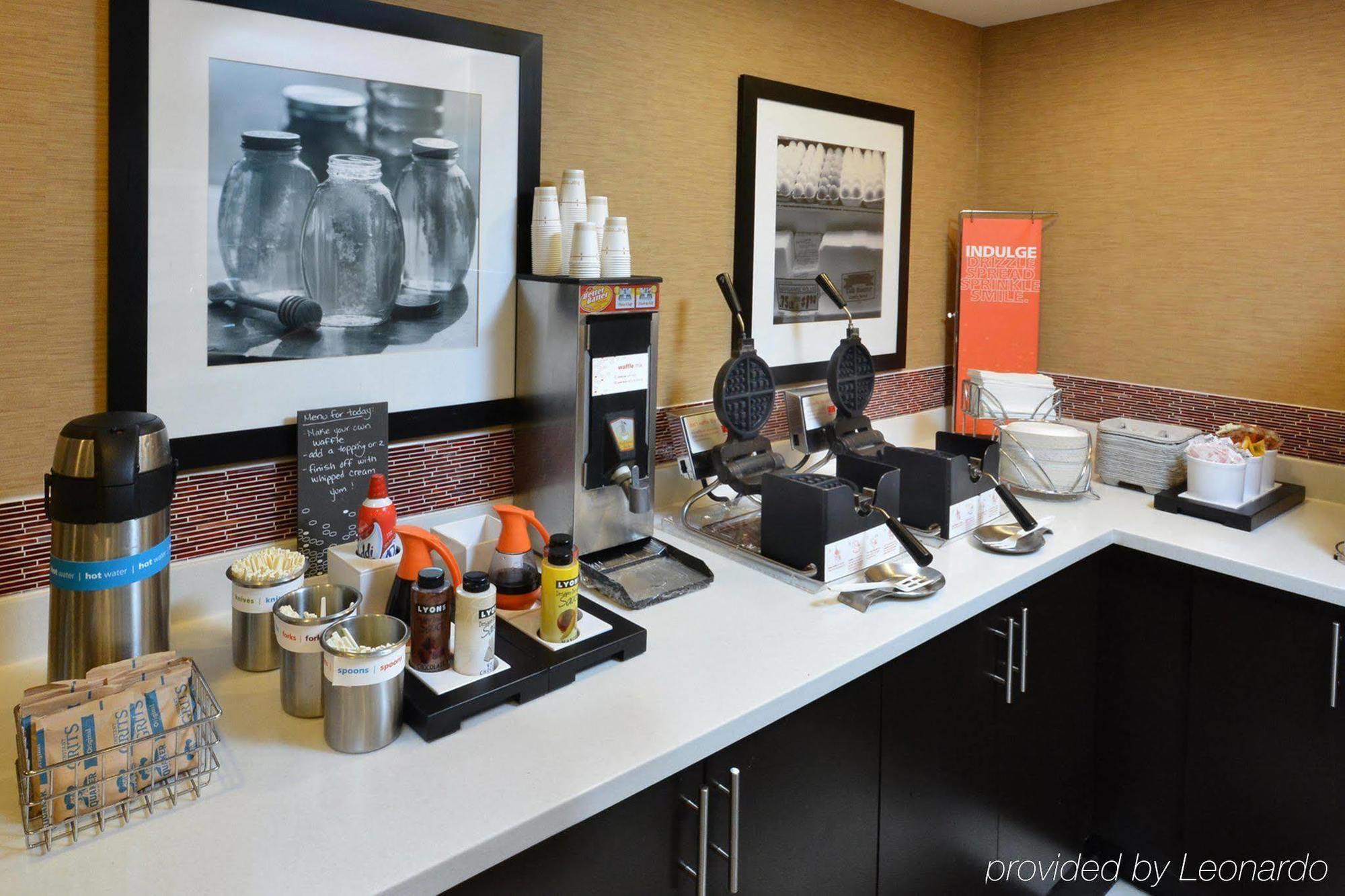 Hampton Inn Raleigh Capital Blvd North Экстерьер фото