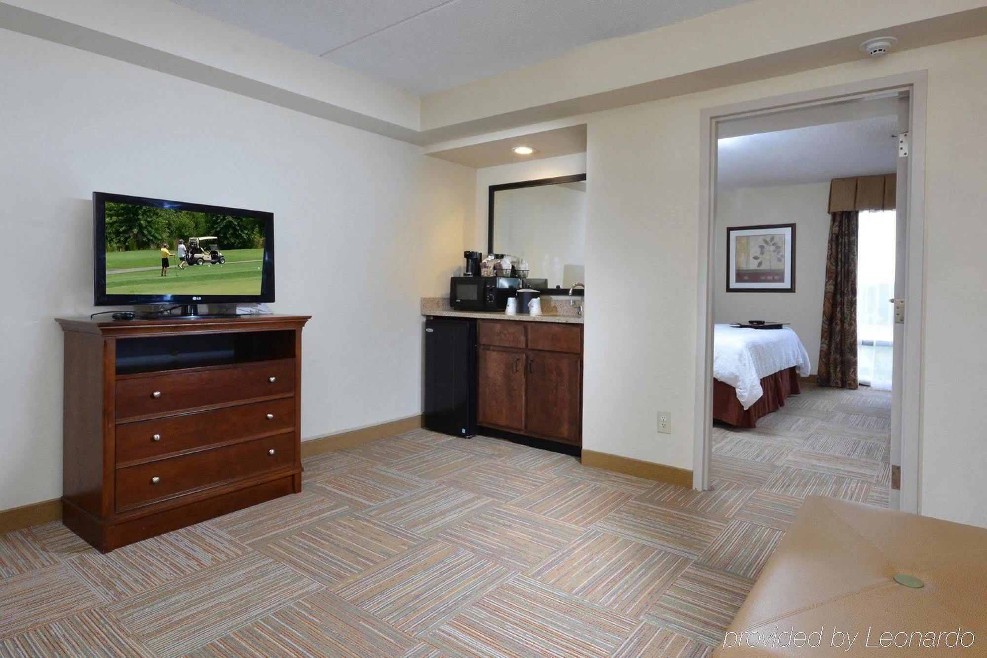 Hampton Inn Raleigh Capital Blvd North Экстерьер фото